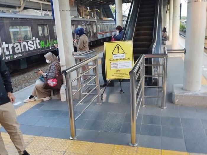 Eskalator Stasiun Cakung di Jaktim mati. (Ficky via Pasangmata)