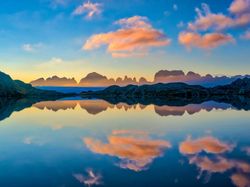 Foto-foto Refleksi Bentang Alam yang Indahnya Kebangetan