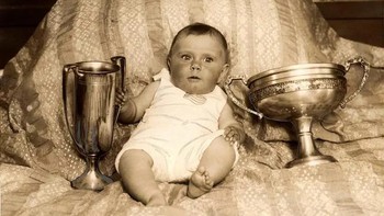 Marcia Pinkenfield, enam bulan, yang memenangkan kompetisi yang sangat tidak biasa dan terpilih sebagai anak tercantik di Amerika, pada tahun 1927. Foto: Rarehistoricalphotos