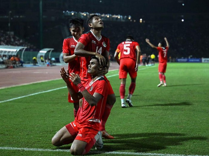 Timnas Indonesia U-22 mengakhiri puasa gelar dengan menjuarai sepakbola SEA Games 2023. Tim asuhan Indra Sjafri menang 5-2 atas Thailand di laga final.