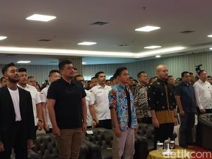 Hadiri Talkshow Industri Kreatif Bareng Bobby, Gibran Pakai Baju ala Pantai