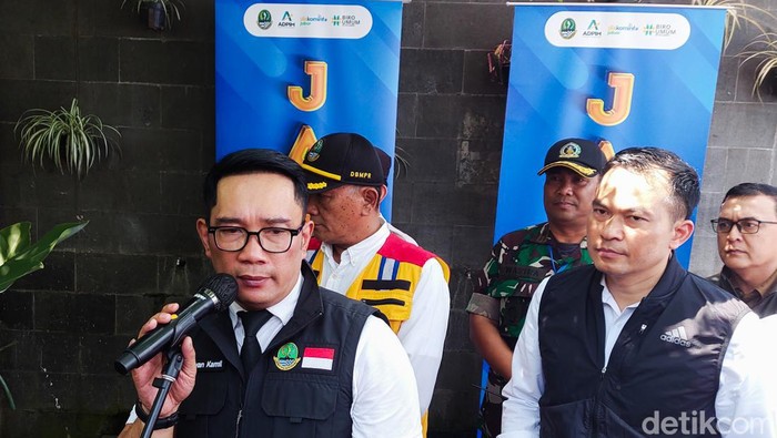 Gubernur Jawa Barat Ridwan Kamil Saat Berkunjung ke SMK Negeri 4 Padalarang, KBB