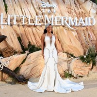Halle Bailey menghadiri acara pemutaran perdana The Little Mermaid yang kali ini digelar di Odeon Luxe Leicester Square, London, Inggris pada Senin (15/5/2023). (Foto: Kate Green/Getty Images for Disney)
