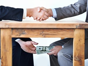 Menyuburnya Repetisi Korupsi