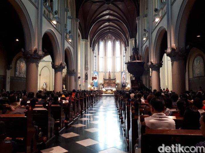 Ilustrasi misa di gereja