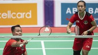 Lisa Ayu dan Rehan Naufal berhasil meraih medali emas seusai mengalahkan ganda campuran Malaysia.