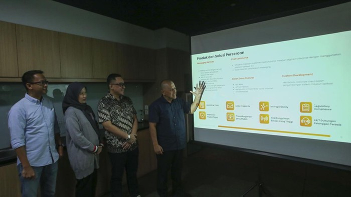 PT Informasi Teknologi Indonesia Tbk. (JATI) atau Jatis Mobile merupakan perusahaan teknologi penyedia solusi perpesanan (WhatsApp, SMS dan email), chat commerce, custom development, AI dan Chatbot dengan berfokus pada pasar enterprise (B2B), dan saat ini sedang mengembangkan pasar Small Medium Business.