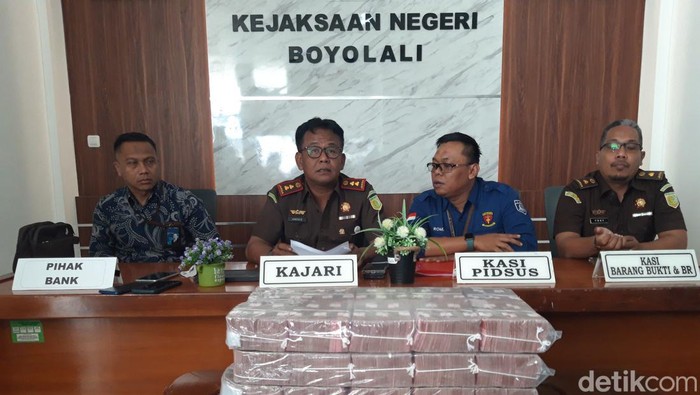 Kejaksaan Negeri Boyolali menyetorkan uang Rp 4,490 miliar dari kasus TPPU yang disetorkan ke kas negara.