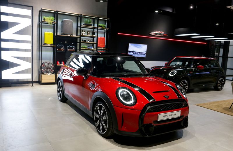 BMW Group Indonesia, MINI Asia bersama dengan PT Plaza Auto Raya terus memberikan layanan premium guna memanjakan pelanggan dan fansnya di Jawa Timur.