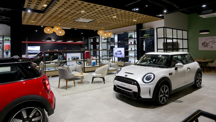 Keren! Plaza Mini di Surabaya Ini Nggak Kayak Showroom Biasa BMW Group Indonesia, MINI Asia bersama dengan PT Plaza Auto Raya terus memberikan layanan premium guna memanjakan pelanggan dan fansnya di Jawa Timur.