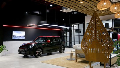 Keren! Plaza Mini di Surabaya Ini Nggak Kayak Showroom Biasa