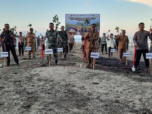 Jaga Ekosistem Laut, Kodim Poso Tanam 1.250 Bibit Mangrove di Pantai Tongko