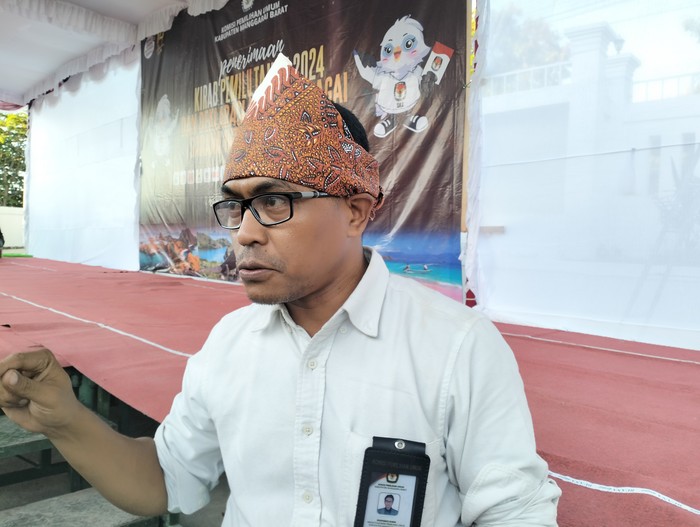 Komisioner KPUD Manggarai Barat Krispianus Bheda, Senin (15/5/2023). (Ambrosius Ardin)