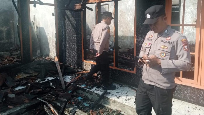 Lokasi kebakaran rumah perajin mendong di Manonjaya Tasikmalaya.