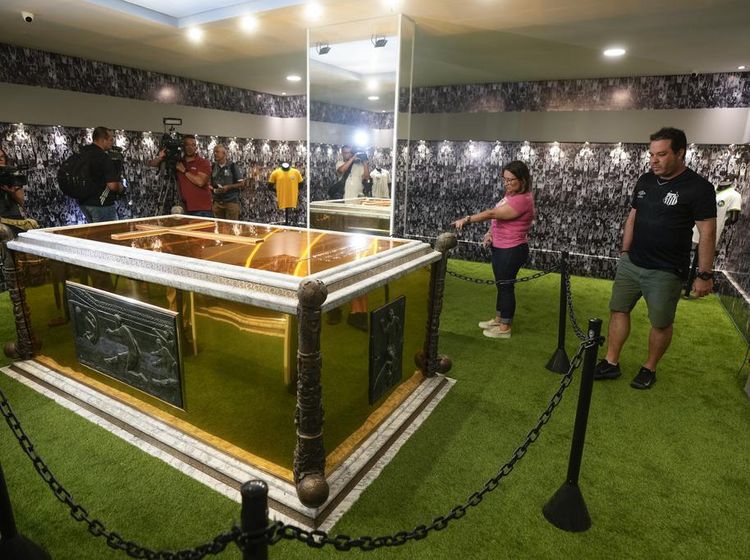 Makam Legenda Sepakbola Brasil Pele Dibuka untuk Umum