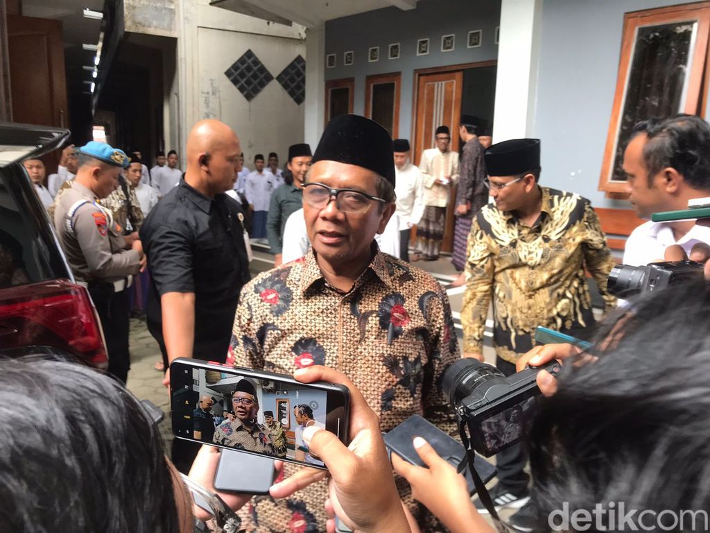 Menko Polhukam Mahfud Md di Ponpes Krapyak, Sewon, Bantul, Selasa (16/5/2023).