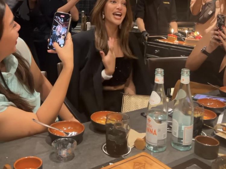 Meriah! Nia Ramadhani Rayakan Ultah Bareng Geng Cendol di Resto Terbaru Ayu Dewi