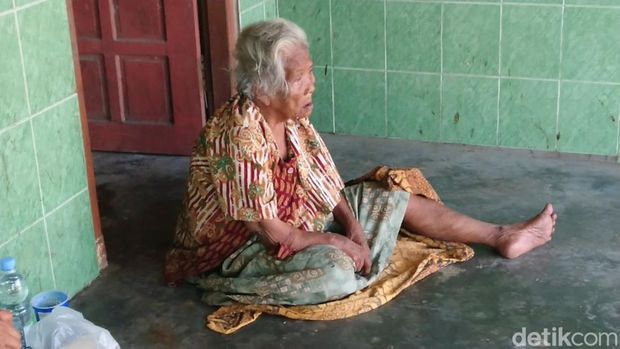 Nenek Rukmi Tulungagung