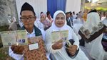 Belasan Pasangan Nikah Massal di Padang Diarak Naik Odong-odong