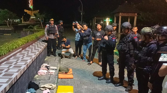 Dua tas yang sebelumnya dicurigai bom di Parepare ternyata berisi pakaian, parfum hingga handphone.