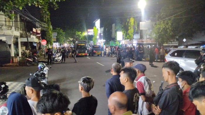 Warga di Kota Parepare, Sulawesi Selatan (Sulsel) heboh dengan keberadaan dua tas mencurigakan yang diduga berisi bom.