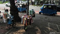 Hal ini membuat pihak kepolisian turun tangan. Pihak pengurus Masjid Istiqlal juga telah melaporkan hal ini kepada Satpol PP.