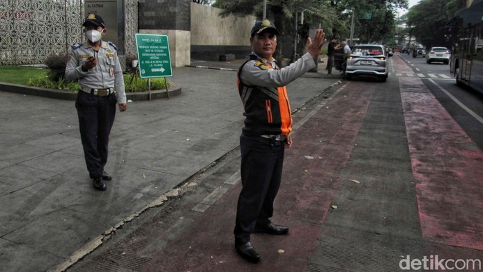 Polisi Buru Juru Parkir Nakal yang Terapkan Tarif Parkir Fantastis di Istiqlal