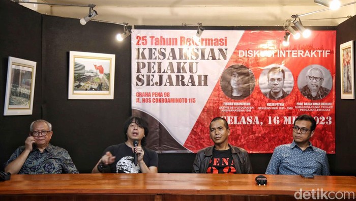 Pelaku Sejarah 98 Sampaikan Kesaksian Diskusi bertema Kesaksian Pelaku Sejarah digelar di Graha Pena 98, Jakarta Selatan, Selasa (16/5/2023). Diskusi ini menghadirkan saksi hidup tragedi Mei 98.