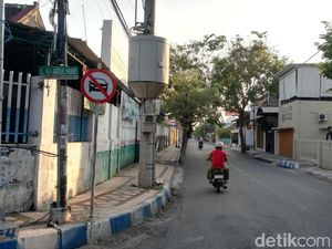 Angkot Protes Sistem Satu Arah di Jalan KH Abdul Hamid Pasuruan