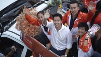 Pemilu Thailand ini diprediksi akan menggulingkan pemerintahan konservatif yang didukung militer di bawah pimpinan Perdana Menteri Prayuth Chan-ocha yang berkuasa hampir selama satu dekade. Sementara, Partai Persatuan Bangsa Thailand pimpinan Prayuth hanya mendapat 23 kursi parlemen.  