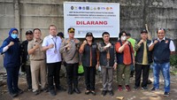 Sebidang tanah itu merupakan barang jaminan yang disita dalam rangka upaya penyelesaian kewajiban PT Sejahtera Wira Artha terhadap negara yang hingga saat ini belum dipenuhi. Kewajiban yang dimaksud nilainya sejumlah US$ 5.089.272 dan Rp 759.982.862, sudah termasuk biaya administrasi pengurusan piutang negara 10%.