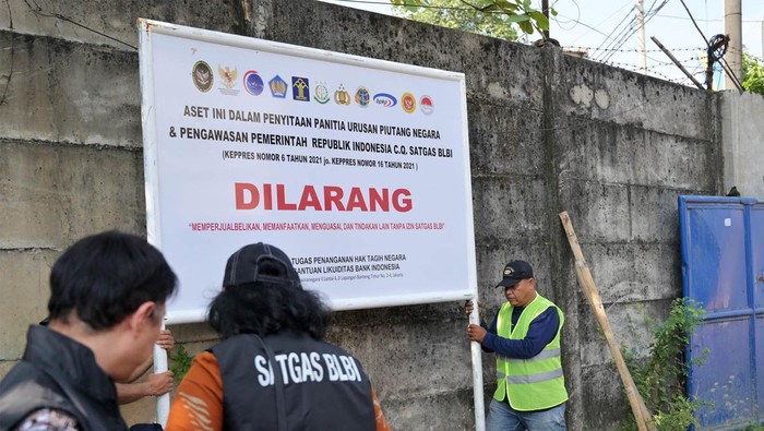 Satuan Tugas Penanganan Hak Tagih Negara Dana Bantuan Likuiditas Bank Indonesia (Satgas BLBI) melalui Panitia Urusan Piutang Negara (PUPN) Cabang DKI Jakarta telah melaksanakan penyitaan atas barang jaminan PT Sejahtera Wira Artha.
Dalam keterangannya Satgas BLBI telah menyita sebidang tanah di Jalan Raya Semper, Kelurahan Semper Timur, Kecamatan Cilincing, Kota Jakarta Utara. Sesuai dengan SHGB No. 2381 atas nama PT Sejahtera Wira Artha, berkedudukan di Jakarta.