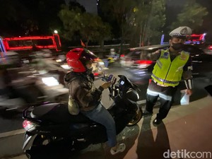 Kena Tilang, Pengendara Ini Ngaku Tak Tahu Motor Dilarang Masuk Jalur TransJ