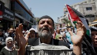 Merujuk WAFA, Nakba di Palestina menggambarkan proses pembersihan etnis di mana bangsa pribumi yang tidak bersenjata dihancurkan dan penduduknya mengungsi secara sistematis untuk digantikan oleh penjajah Yahudi dari seluruh dunia. Nakba mengakibatkan pemindahan 957 ribu orang Palestina dari 1,4 juta orang Palestina yang tinggal di Palestina bersejarah pada tahun 1948 di 1.300 desa dan kota.