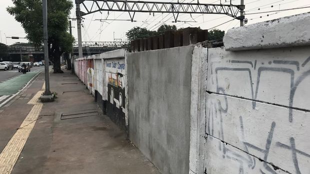 Perlintasan liar di Jatinegara ditutup (Firda-detikcom)