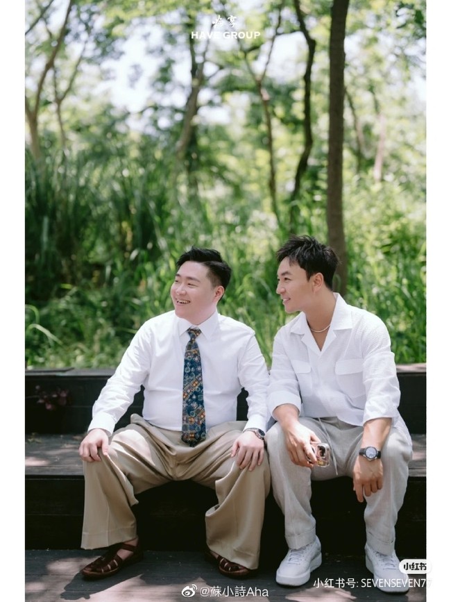 Shi Xiao Long dan Hao Shao Wen memang masih bersahabat. Pemain film Trouble Maker tersebut sering dipertemukan dalam berbagai acara dan baru-baru ini reuni lagi di acara pernikahan sang Boboho.Foto: Dok. Weibo