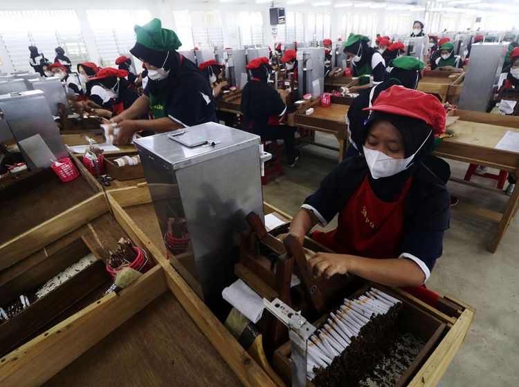 Potret Pembukaan Pabrik Rokok Kretek di Kediri