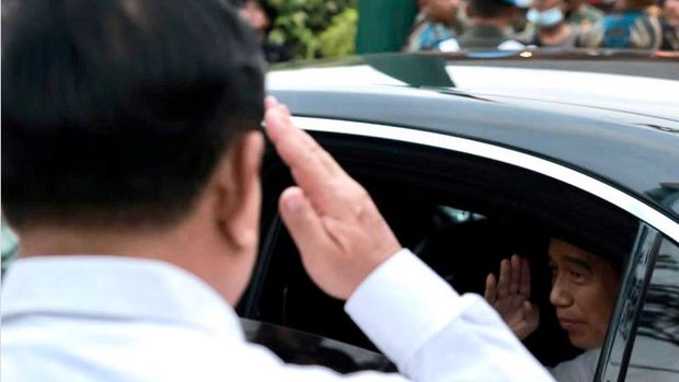 Prabowo unggah foto hormat ke Jokowi