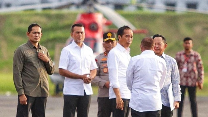 Presiden Jokowi tiba di Medan usai dari Provinsi Jambi. (Instagram Musa Rajekshah)