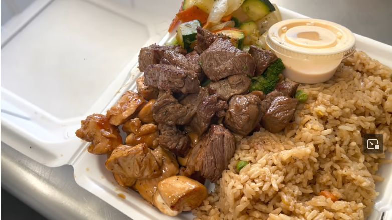 Pria jualan nasi goreng laris-manis di Amerika