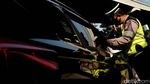 Priiit! Pengendara Bandel Kena Tilang Manual di Pancoran