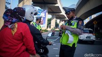 Salah satu alasannya ialah banyak pelanggaran yang tidak terpantau oleh kamera tilang elektronik atau e-TLE.