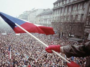 35 Tahun Lalu, Rezim Komunis Cekoslovakia Berakhir