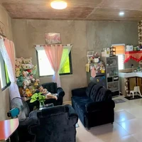 Walaupun ukurannya tak terlalu besar namun sang pemilik rumah tampaknya pandai menata barang-barang yang ada. Alhasil rumah pun jadi tetap terlihat nyaman dan mengagumkan. Foto: Facebook/ApLe Know-well