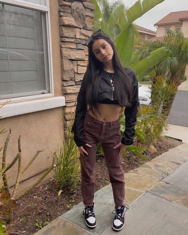 Tak disangka jika Sam datang dari keluarga yang tergolong miskin. Wanita yang datang dari Filipina tersebut membagikan kisah suksesnya yang hingga kini berpenghasilan $2 juta atau sekitar Rp 29 miliaran per tahun. Begini penampilannya dulu sebelum jadi ratu kecantikan.Foto: Instagram Samantha Frank