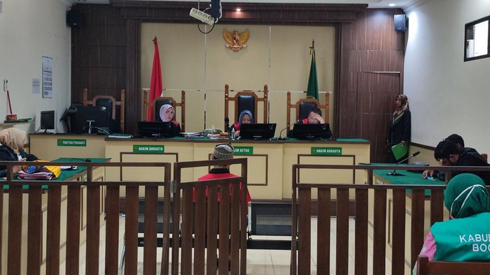 Sidang Suhendra ayah sejuta anak di PN Cibinong (Rizky-detikcom)