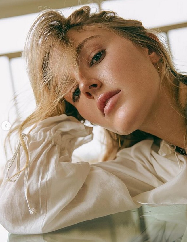 Inilah unggahan terakhir Sienna Weir di Instagramnya. “Daydreaming,” begitu keterangan fotonya. Foto terakhir yang diunggahnya itu pun mendapatkan banyak ucapan bela sungkawa. Foto: Instagram