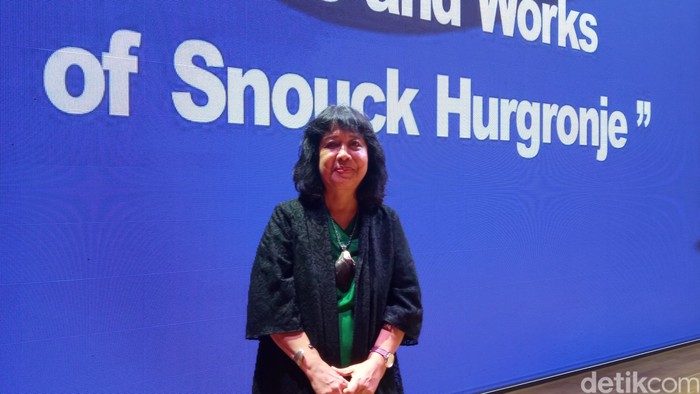 Susi Moeiman, Penerjemah Biografi Snouck Hurgronje