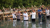 Pendiri Museum Rekor Indonesia (Muri) Jaya Suprana memberikan penghargaan serta apresiasinya kepada Tentara Nasional Indonesia. Penghargaan diterima langsung oleh Panglima TNI Laksamana TNI Yudo Margono, S.E., M.M.