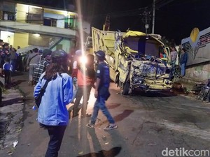 Pilu Calon Pengantin Tewas Ditabrak Truk Muat Sapi di Jalur Tengkorak Batu